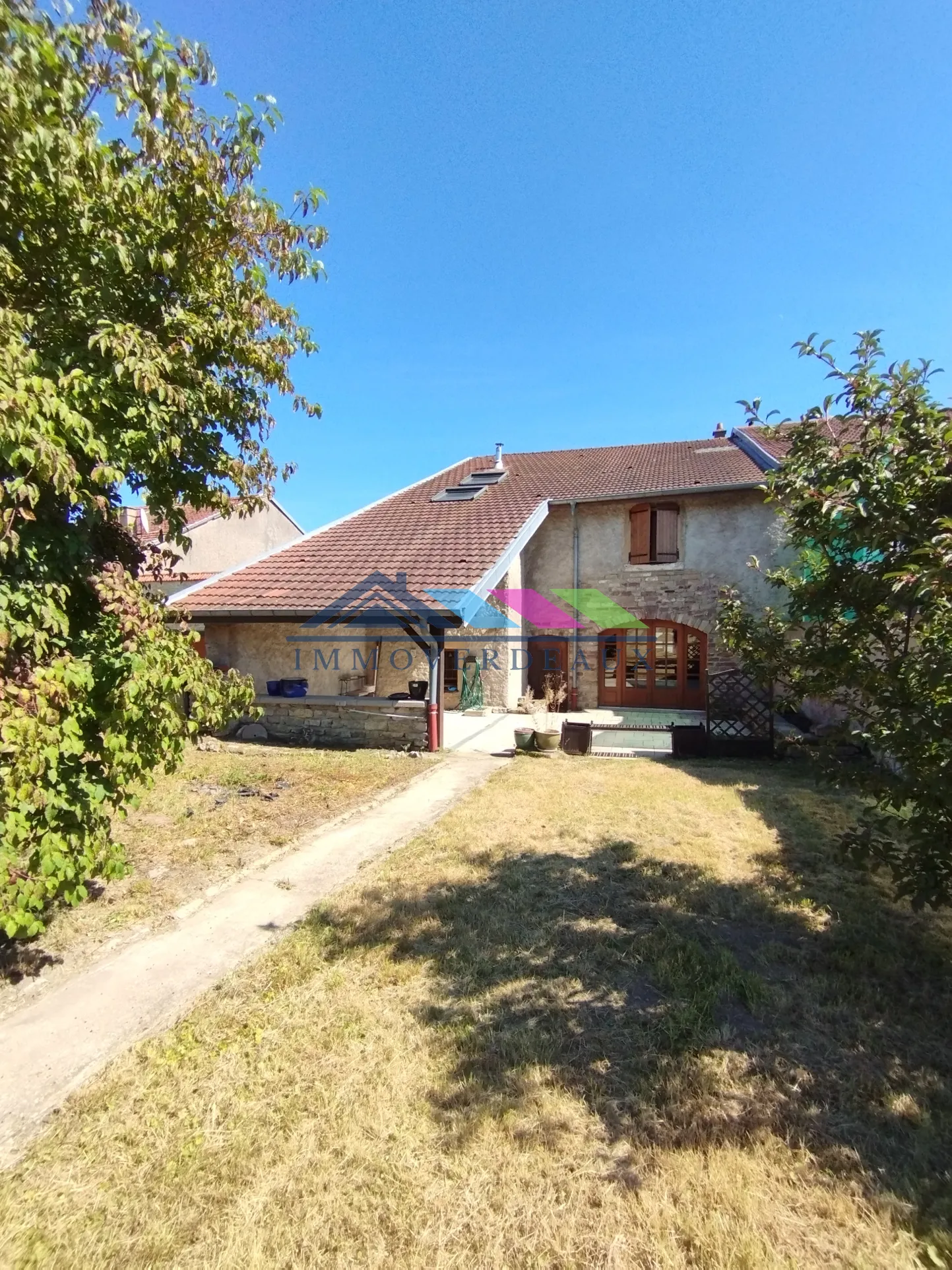 Superbe maison de campagne rénovée à Tanconville avec terrain arboré 