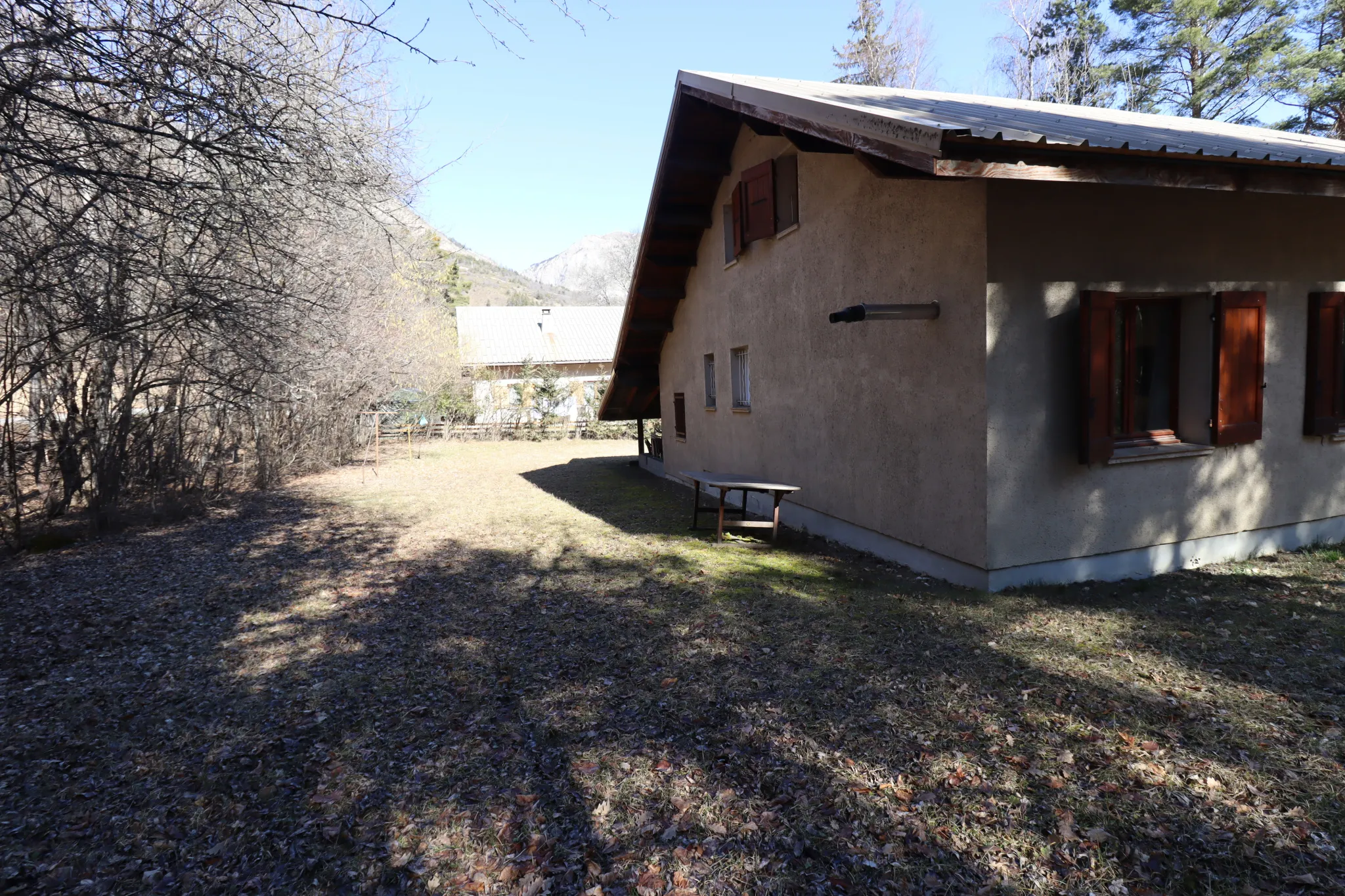 Maison rénovée à Beauvezer avec jardin et garage 