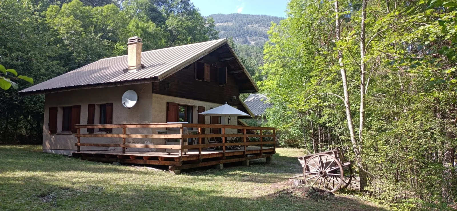 Maison rénovée à Beauvezer avec jardin et garage 