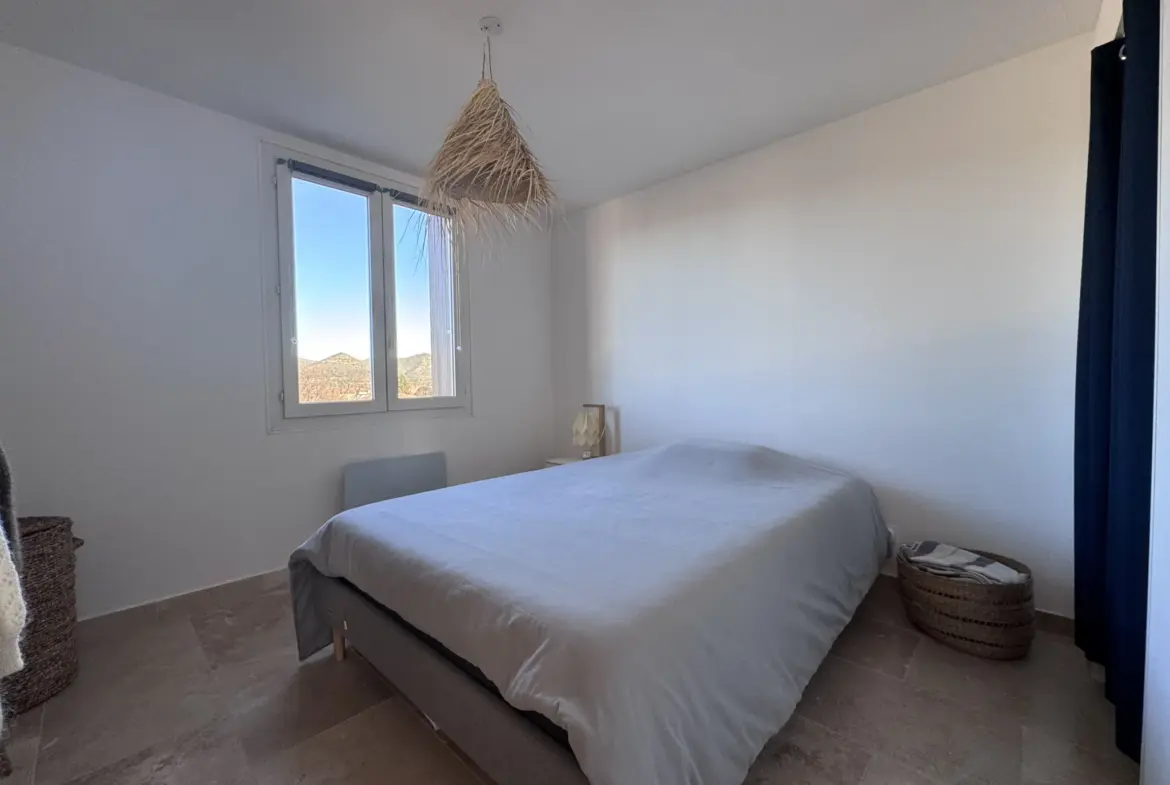 Appartement T4 rénové avec balcon à vendre à Peyrolles en Provence 