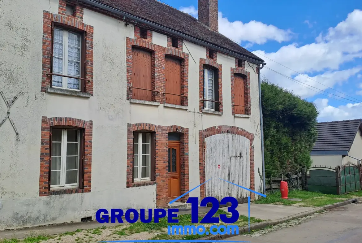 Maison familiale spacieuse à vendre à Villiers-sur-Tholon 