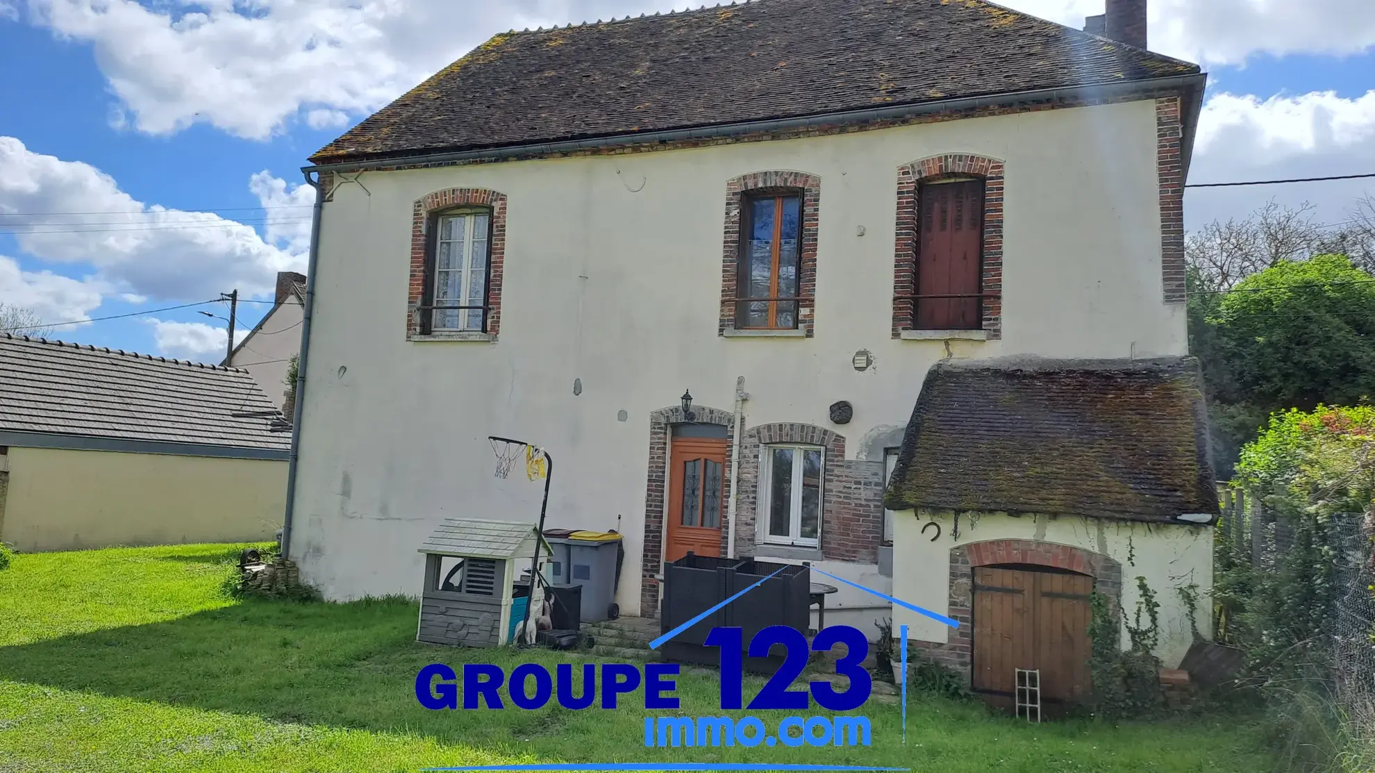 Maison familiale spacieuse à vendre à Villiers-sur-Tholon 