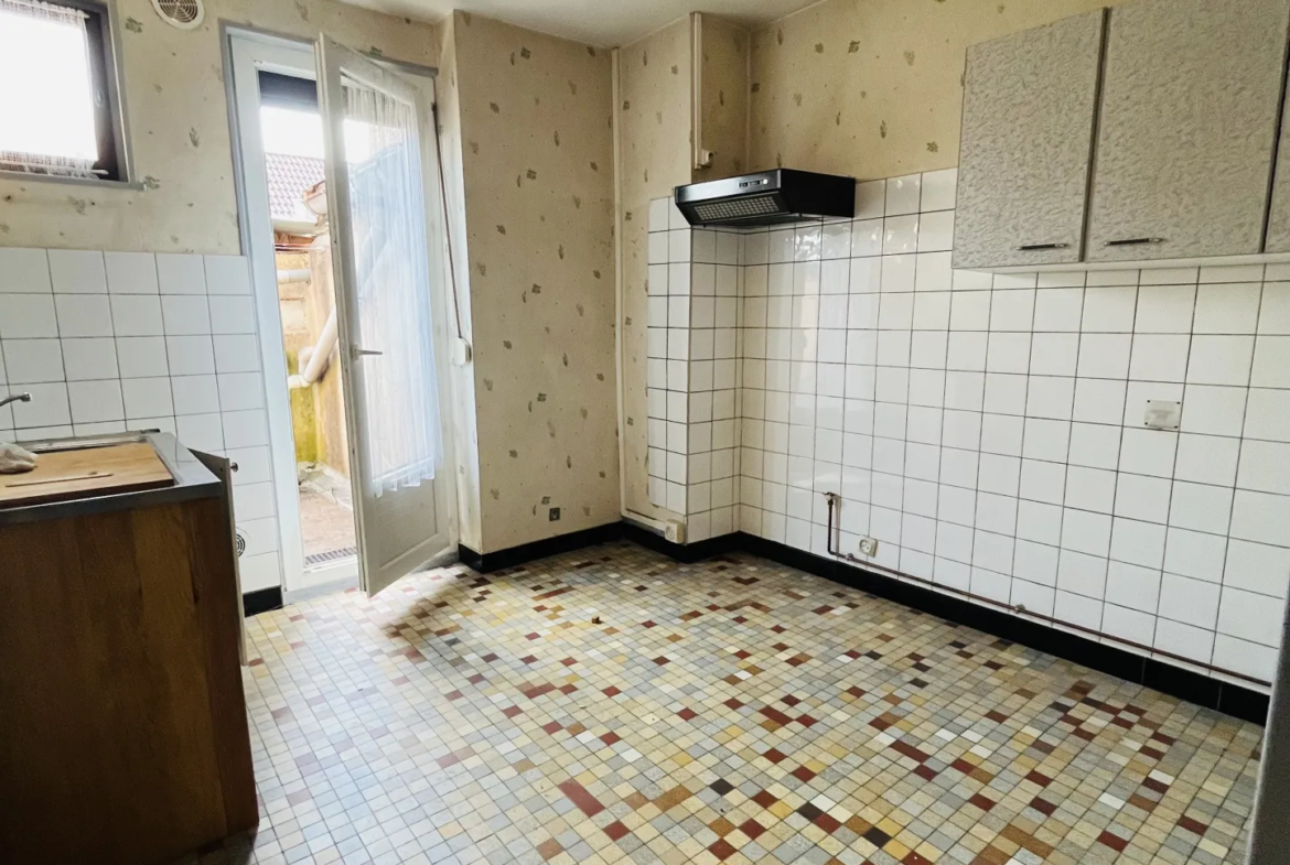 Bâtiment commercial à vendre à Lure - 145 m² avec appartement 