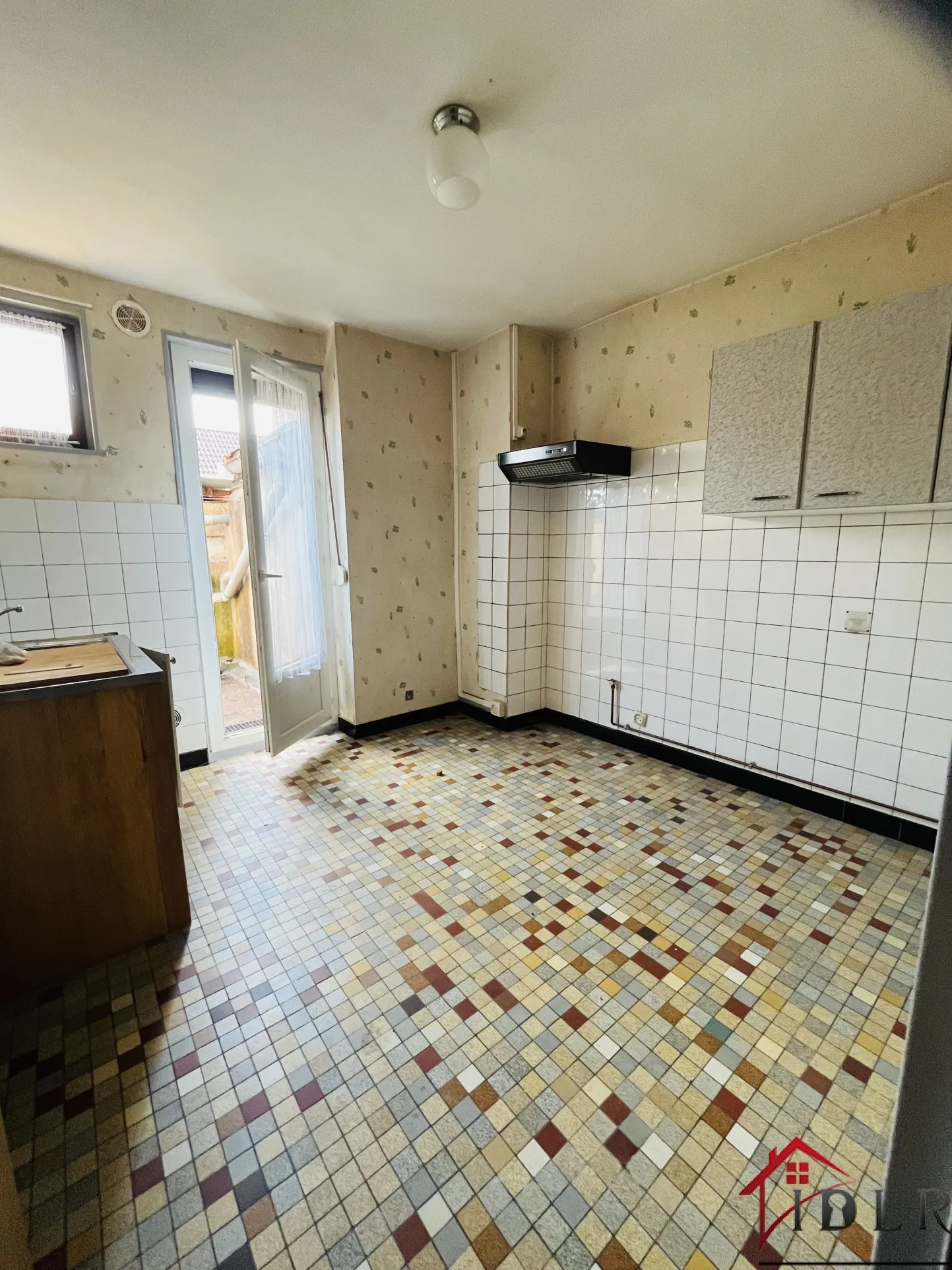 Bâtiment commercial à vendre à Lure - 145 m² avec appartement 