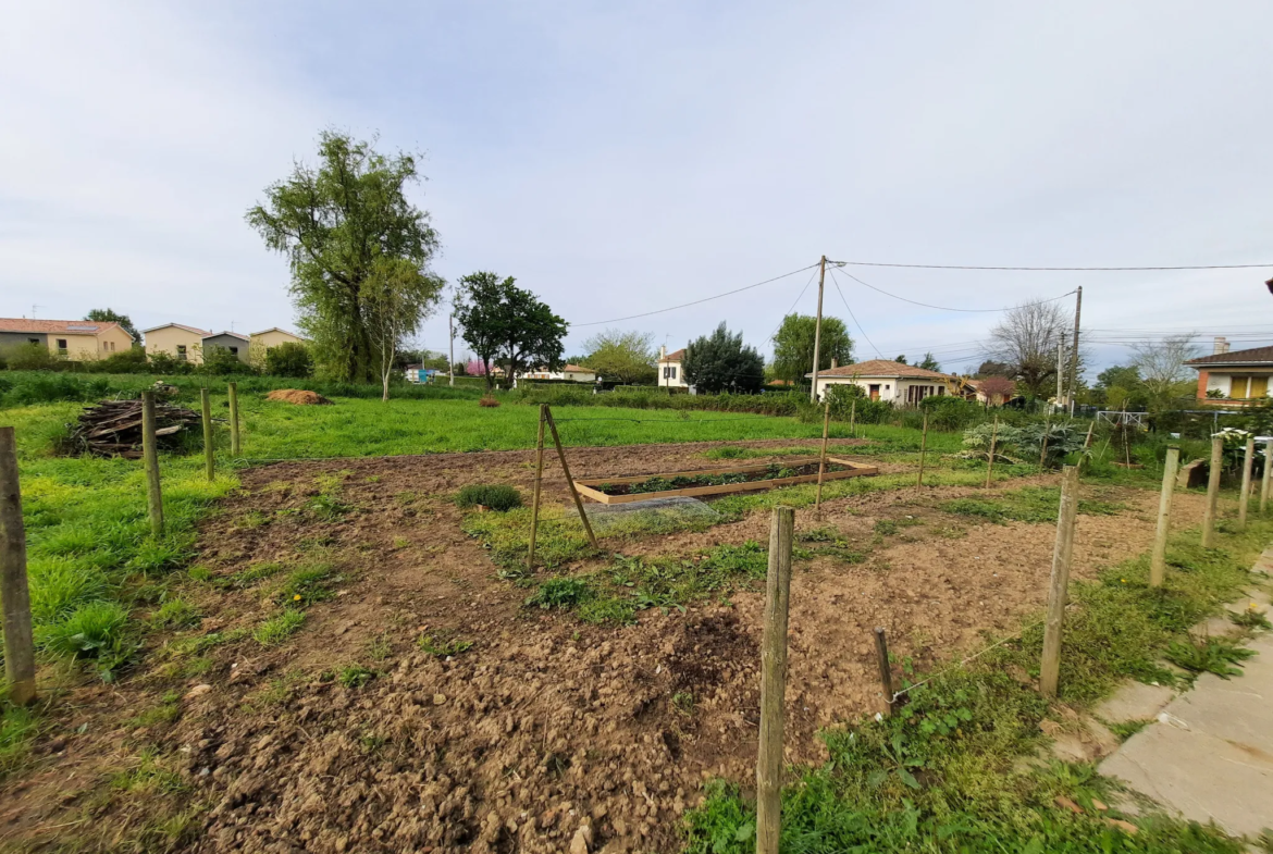 Maison de 80 m² à rénover avec terrain de 1343 m² proche de la Bastide de Monségur 