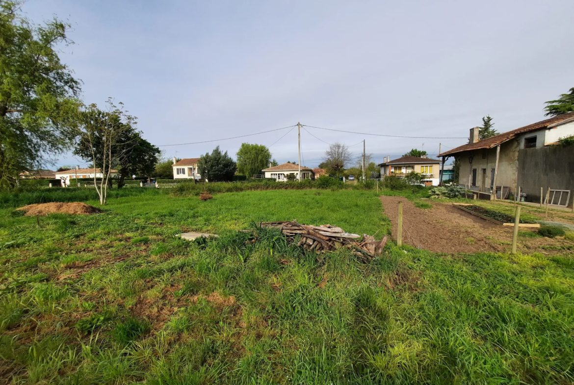 Maison de 80 m² à rénover avec terrain de 1343 m² proche de la Bastide de Monségur 