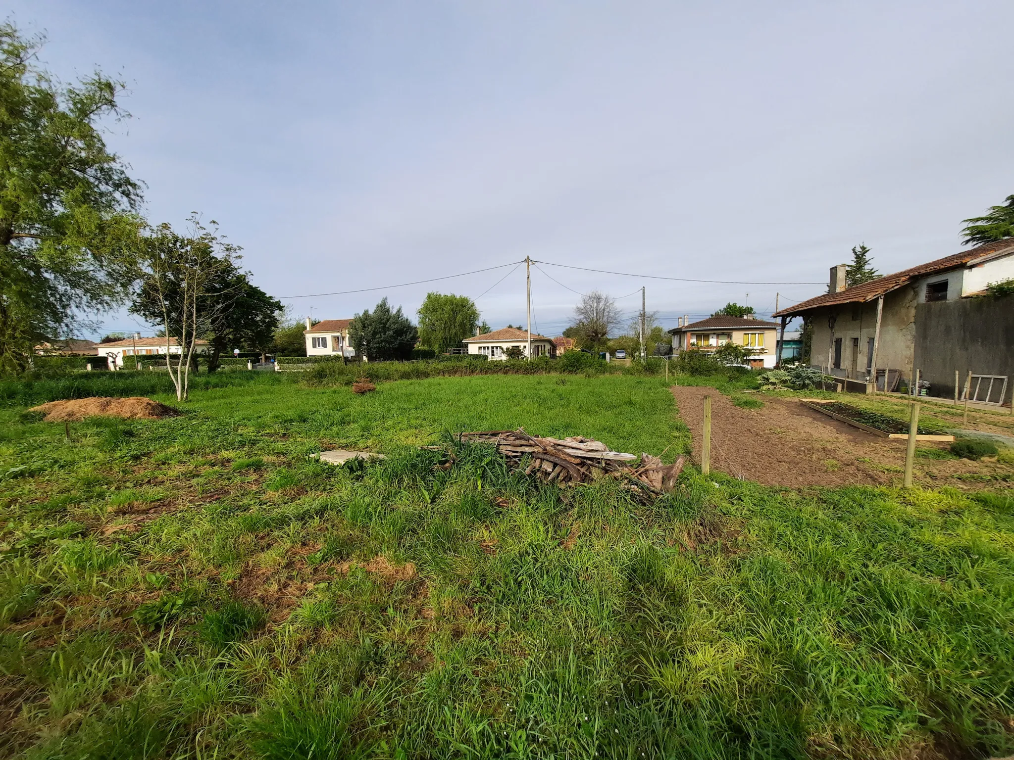 Maison de 80 m² à rénover avec terrain de 1343 m² proche de la Bastide de Monségur 