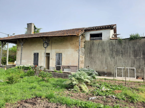 Maison de 80 m² à rénover avec terrain de 1343 m² proche de la Bastide de Monségur