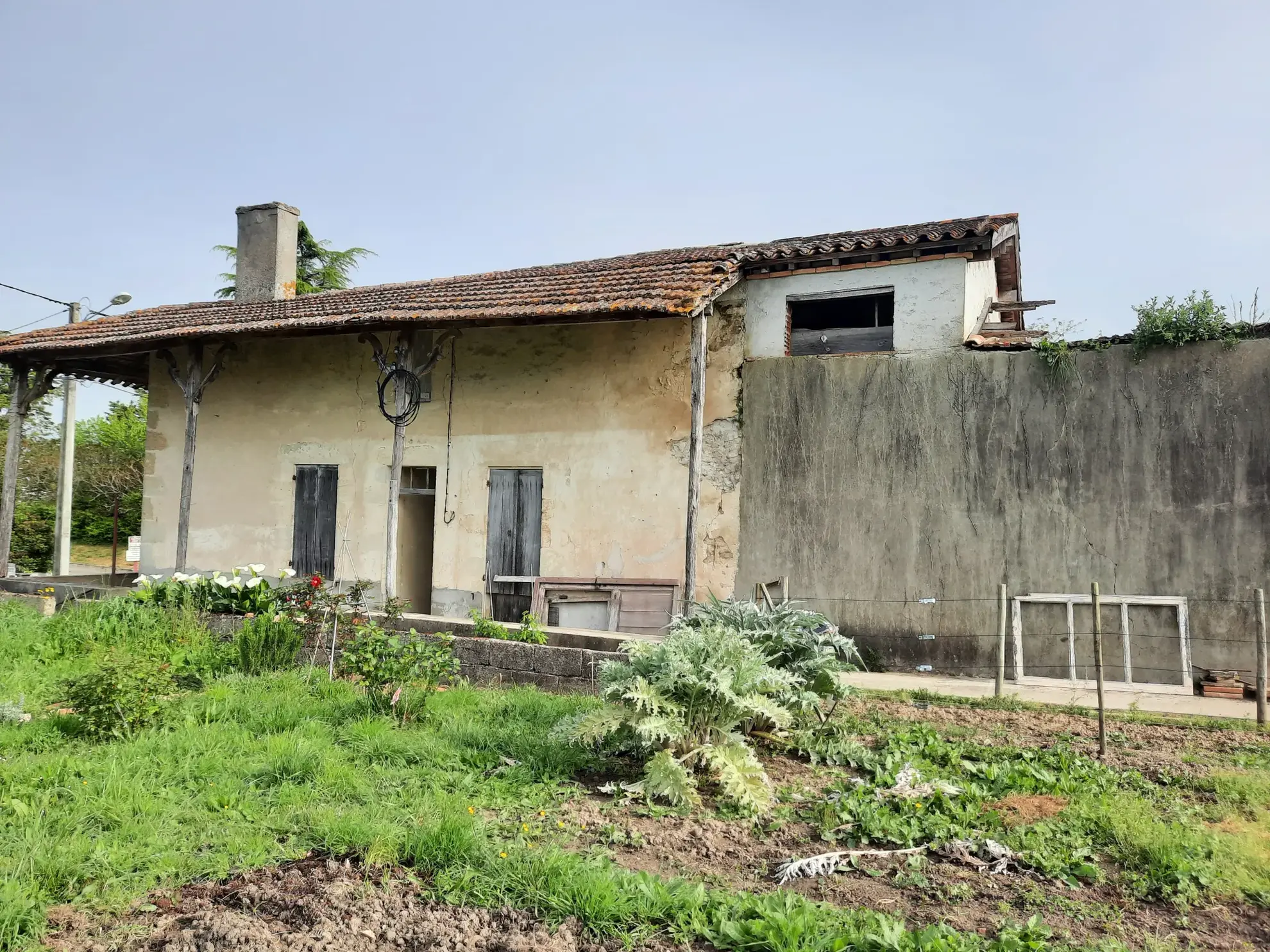 Maison de 80 m² à rénover avec terrain de 1343 m² proche de la Bastide de Monségur 