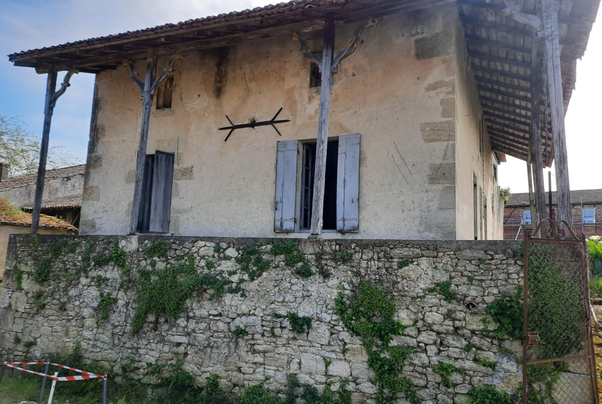 Maison de 80 m² à rénover avec terrain de 1343 m² proche de la Bastide de Monségur 