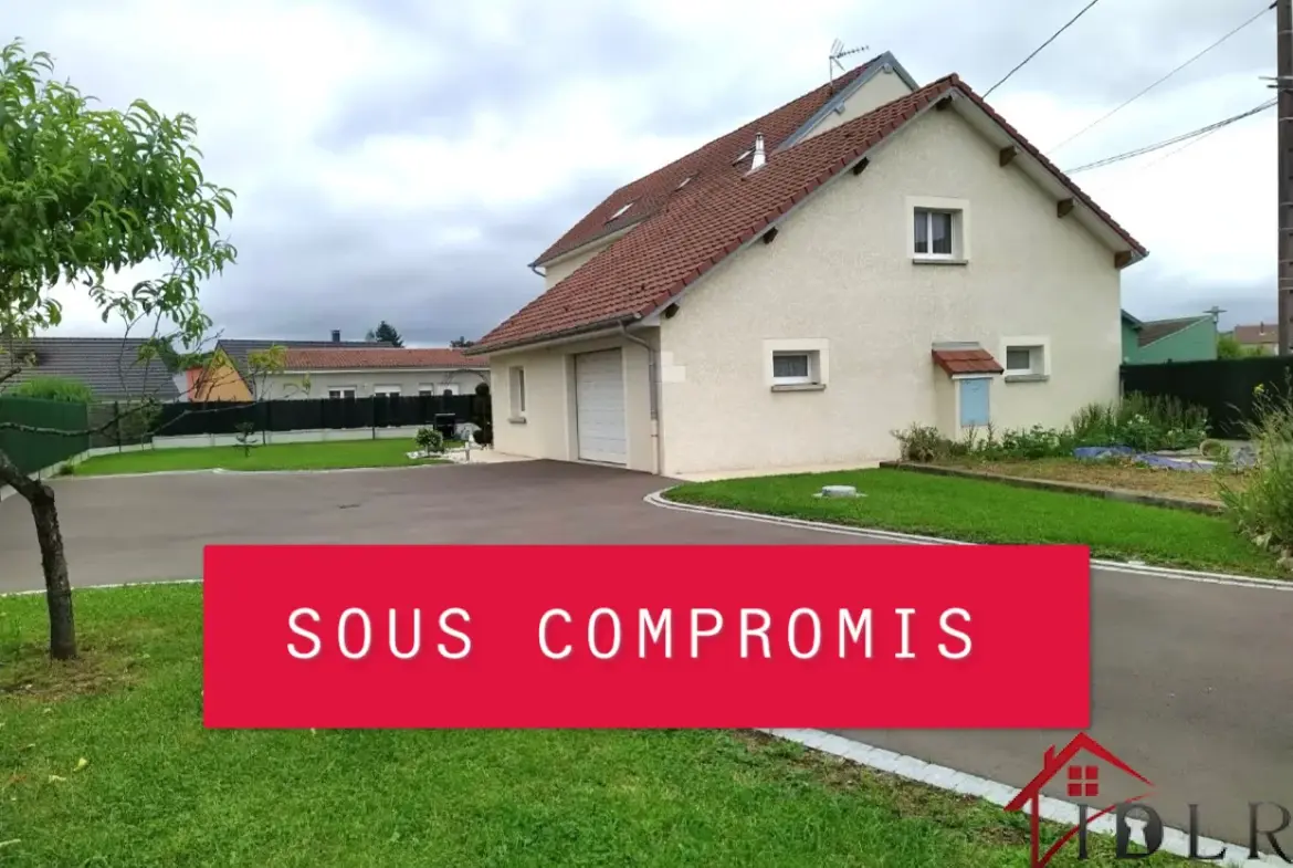 Maison Spacieuse et Confortable avec Jardin à Lure 