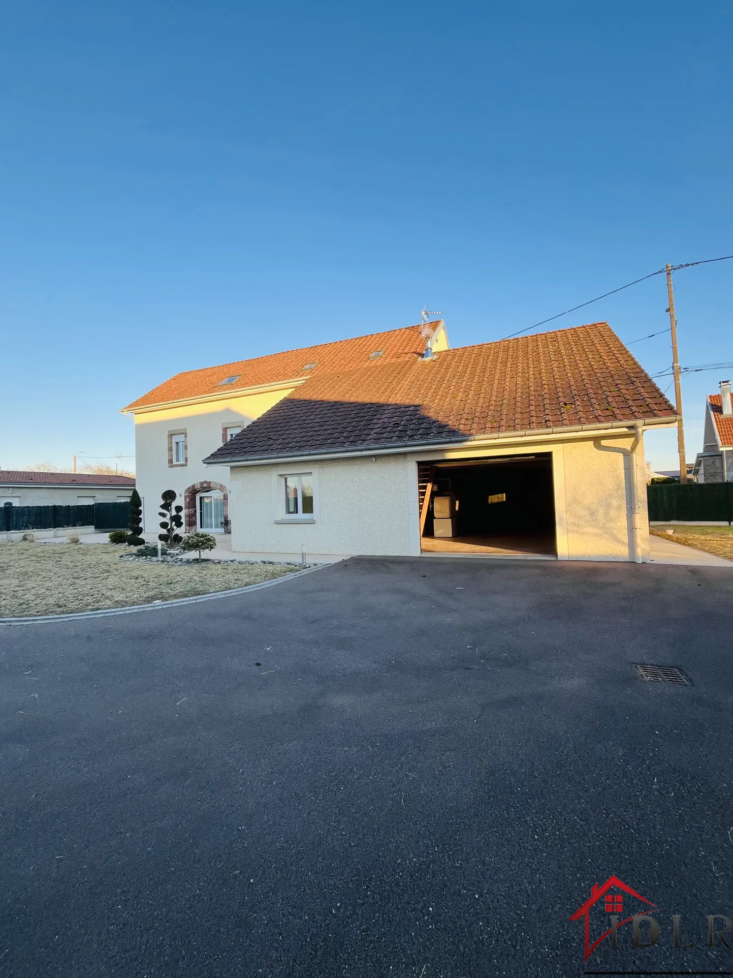 Maison Spacieuse et Confortable avec Jardin à Lure 