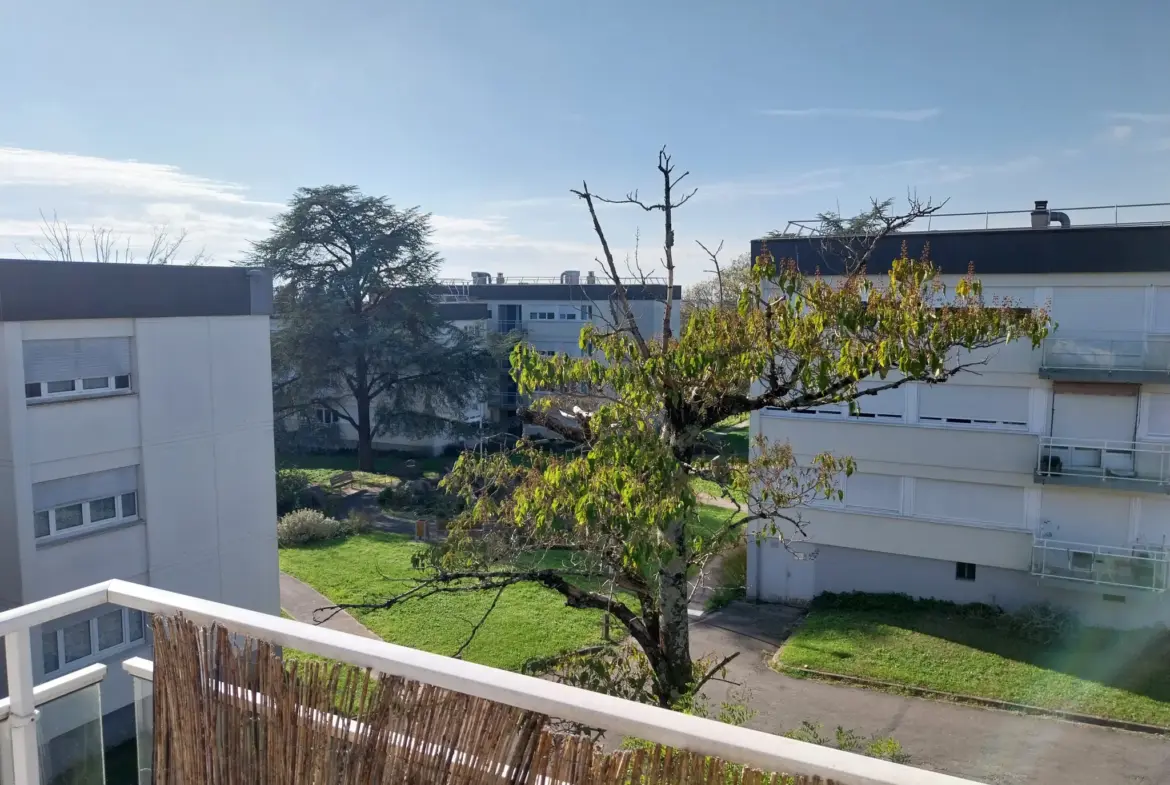 Appartement F3 lumineux avec balcon à Cognac 