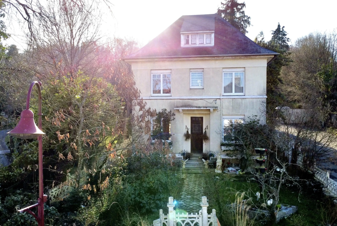 Maison de maître à rénover à Villedieu-les-Poêles 