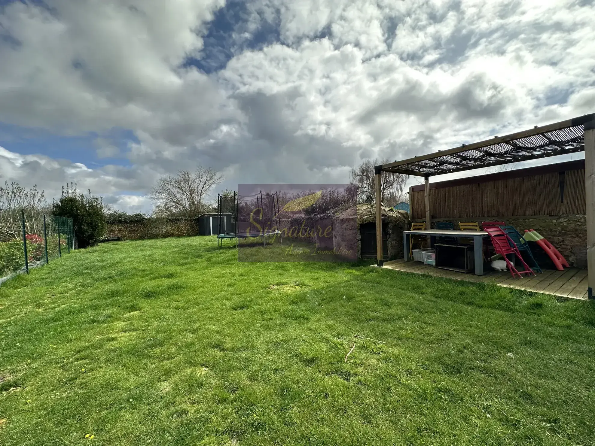 Maison à vendre : 4 chambres avec jardin à St Jean d'Assé 