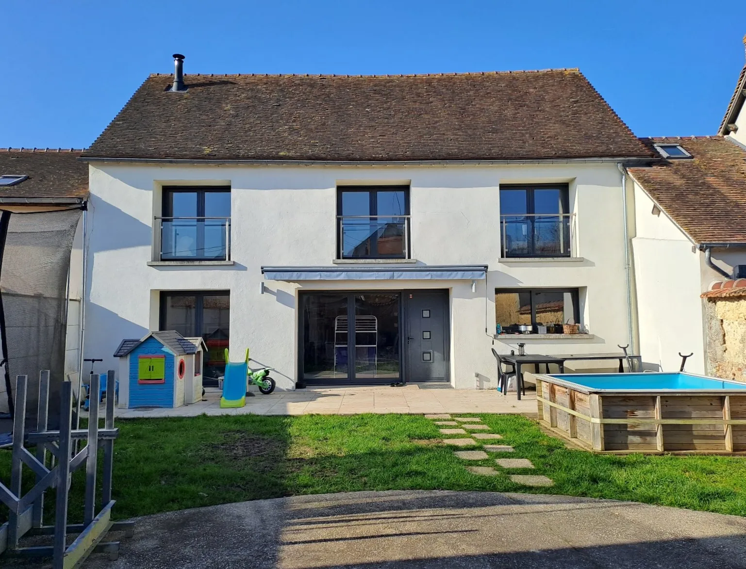 Maison familiale de 6 pièces à Bailleau-Armenonville à vendre 