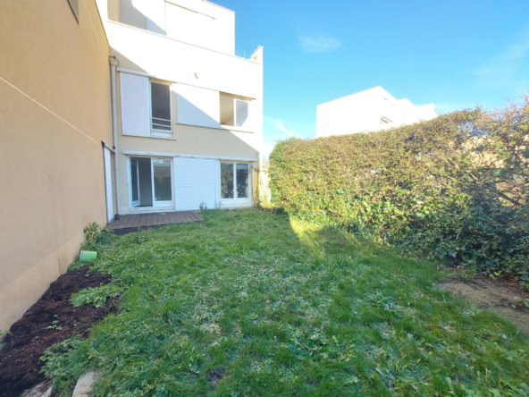 Appartement en duplex de 4 pièces à Maurepas à vendre