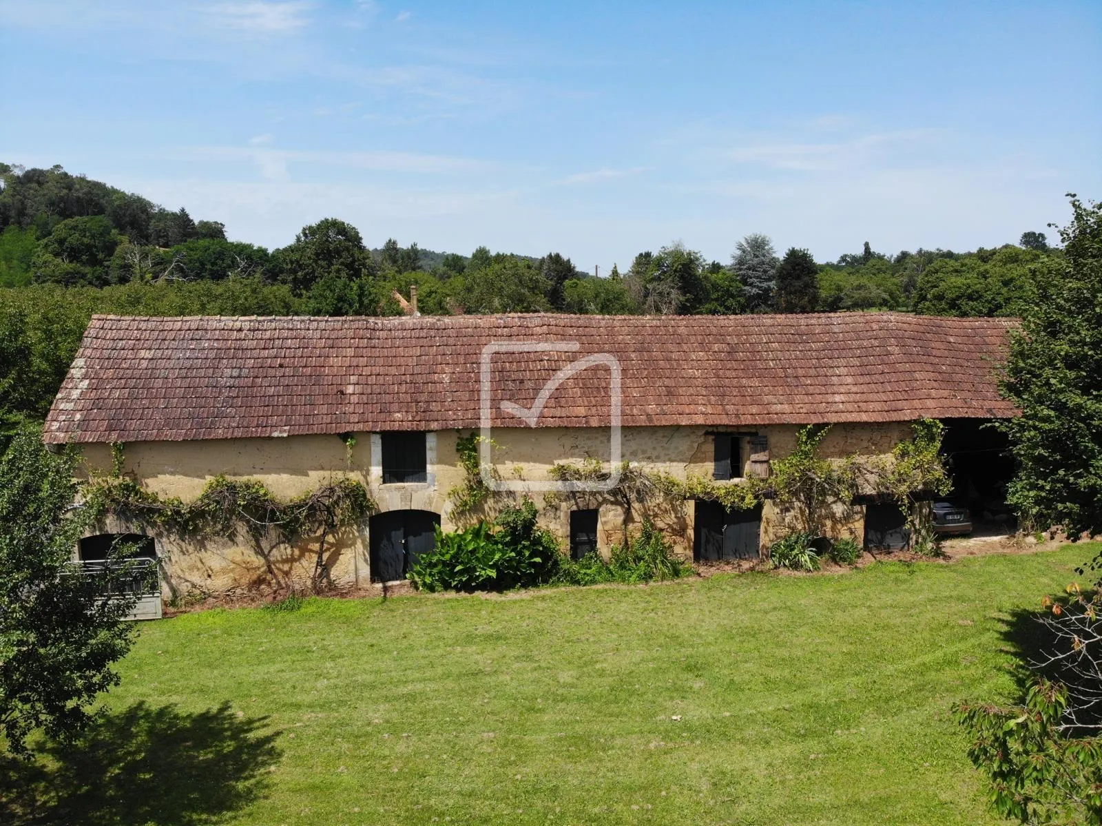 Ferme rénovée à vendre à Gourdon - 2,2 hectares 