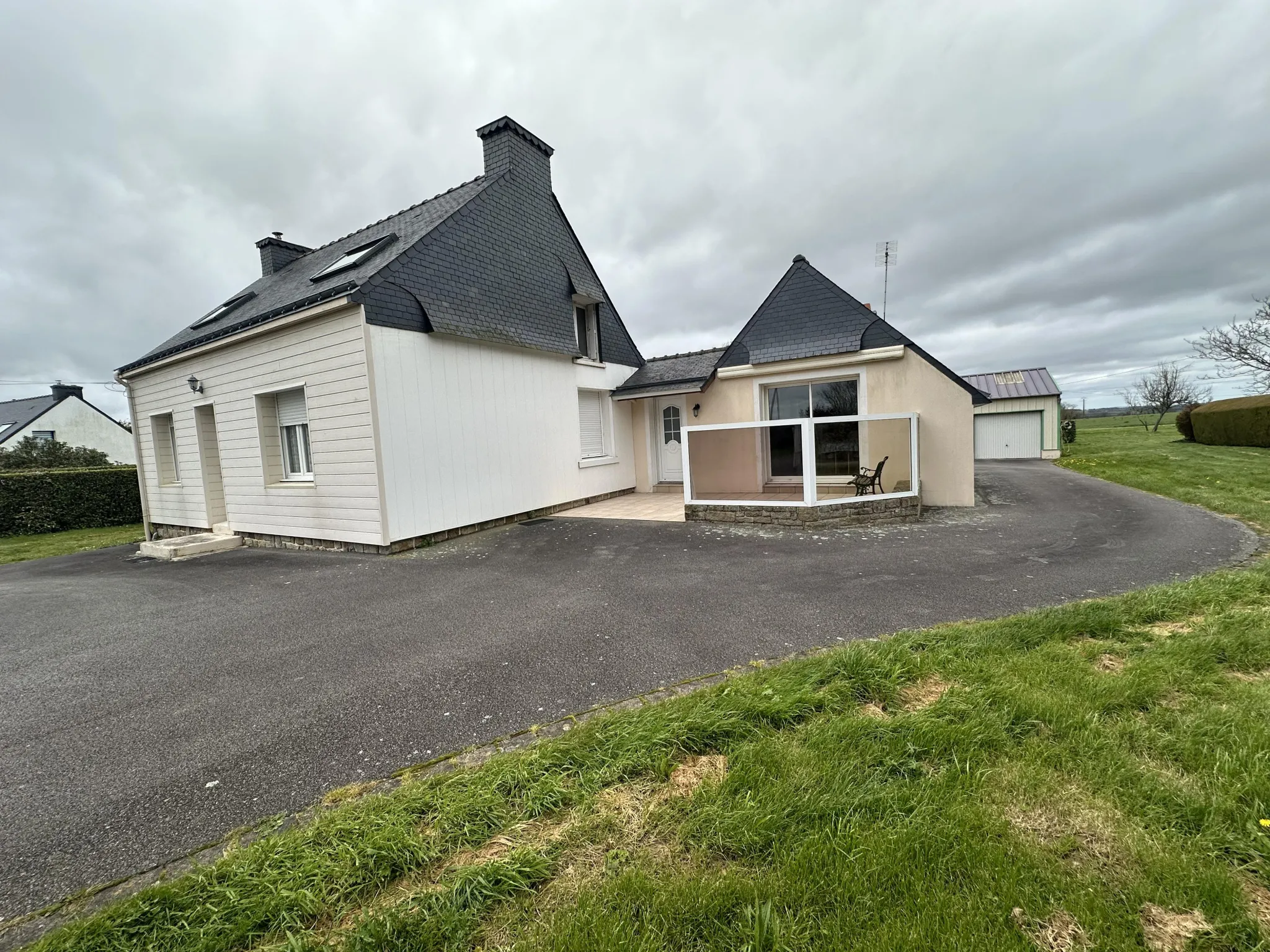 Maison de campagne de 146 m² à Guenin avec terrain de 4 625 m² 