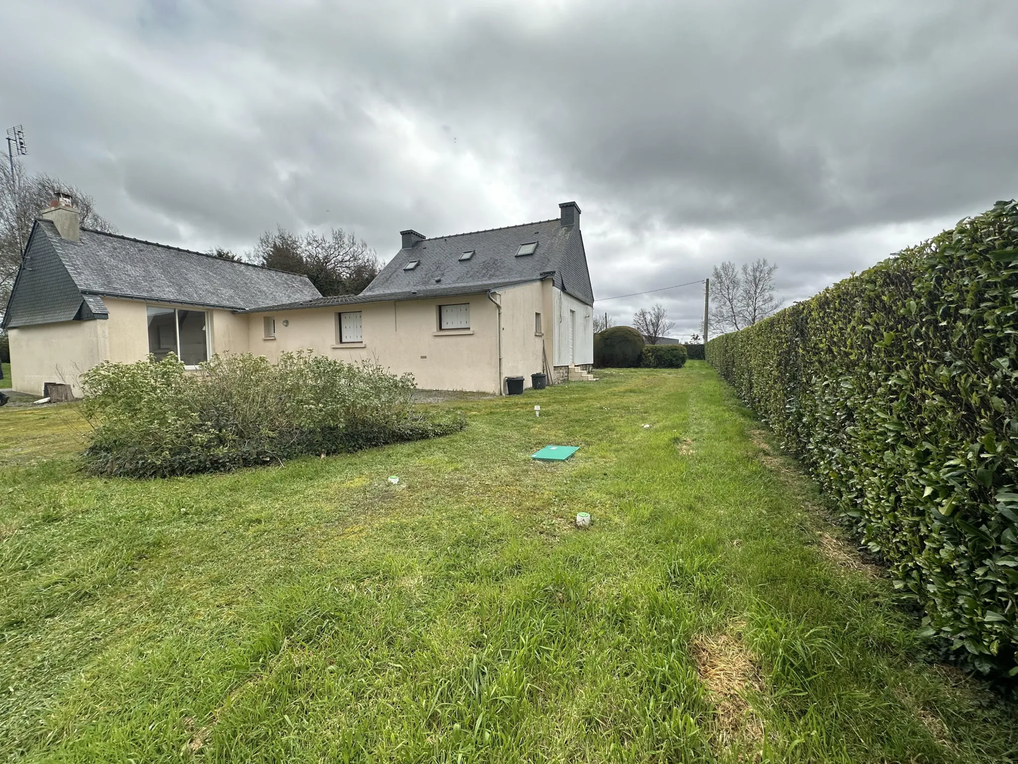 Maison de campagne de 146 m² à Guenin avec terrain de 4 625 m² 