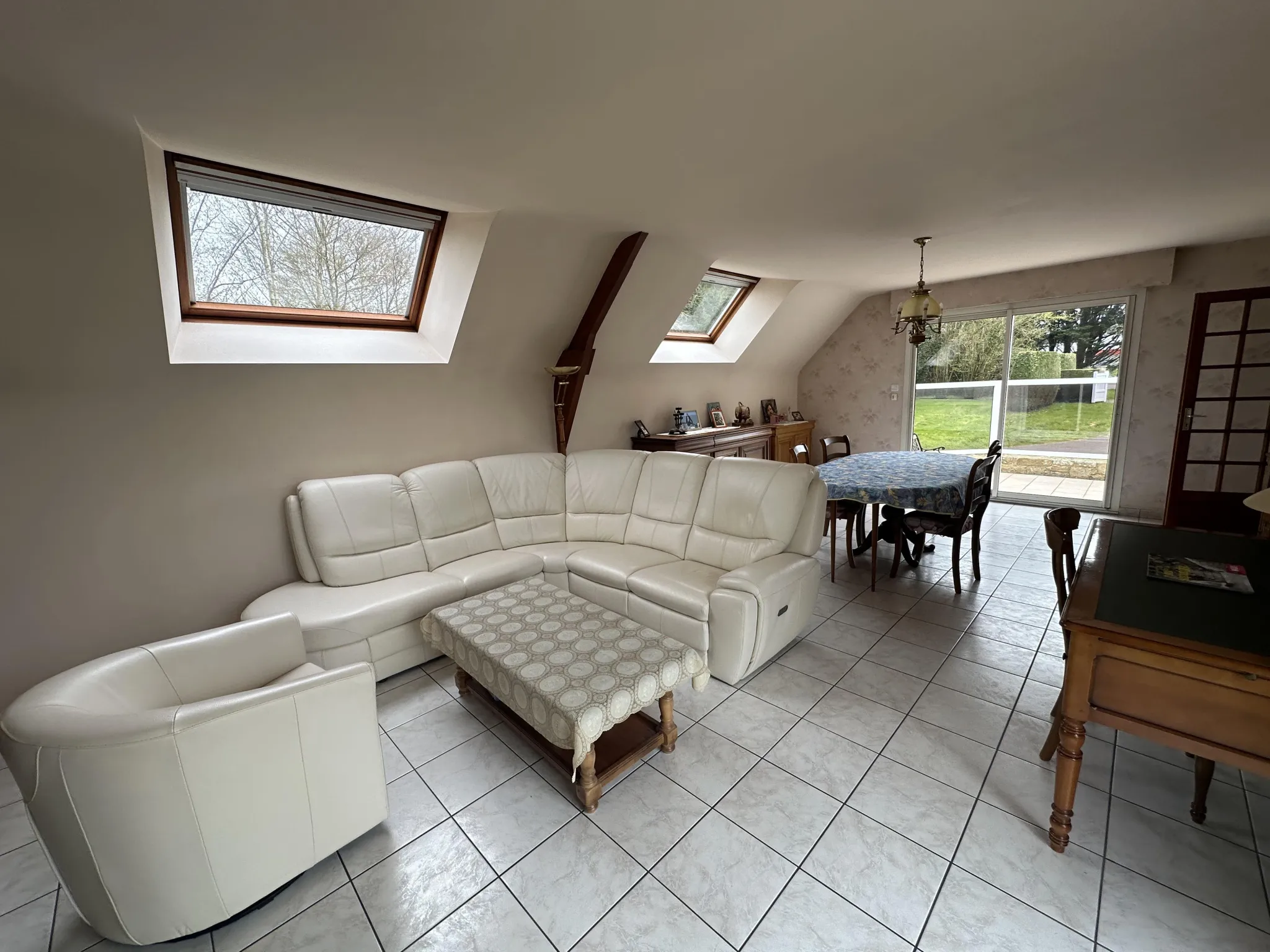 Maison de campagne de 146 m² à Guenin avec terrain de 4 625 m² 