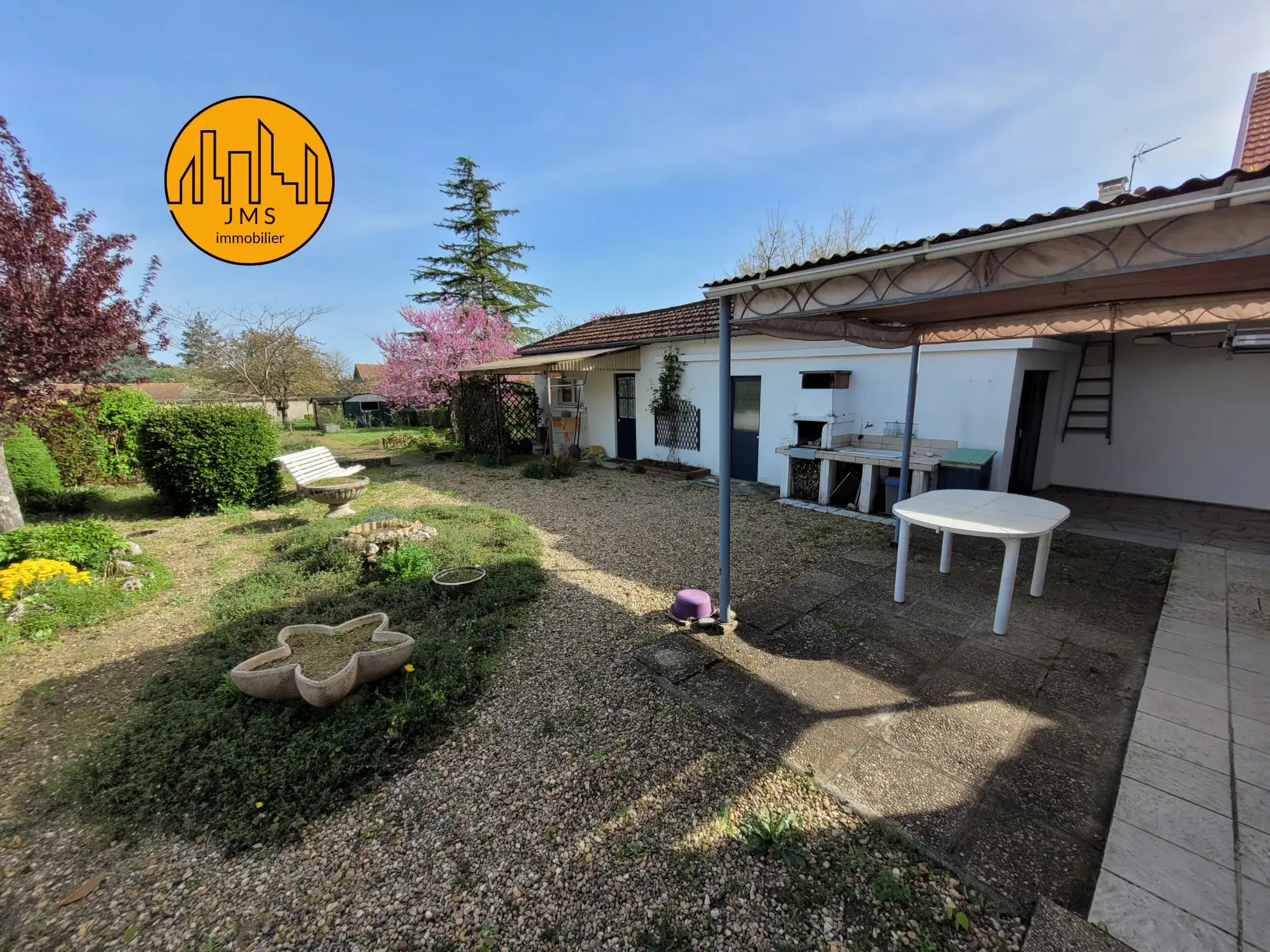 Maison à Yzeure avec jardin de 1000 m² 