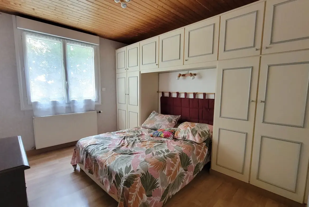 Pavillon à vendre : 4 chambres, cadre paisible à 10 min de Chemillé 