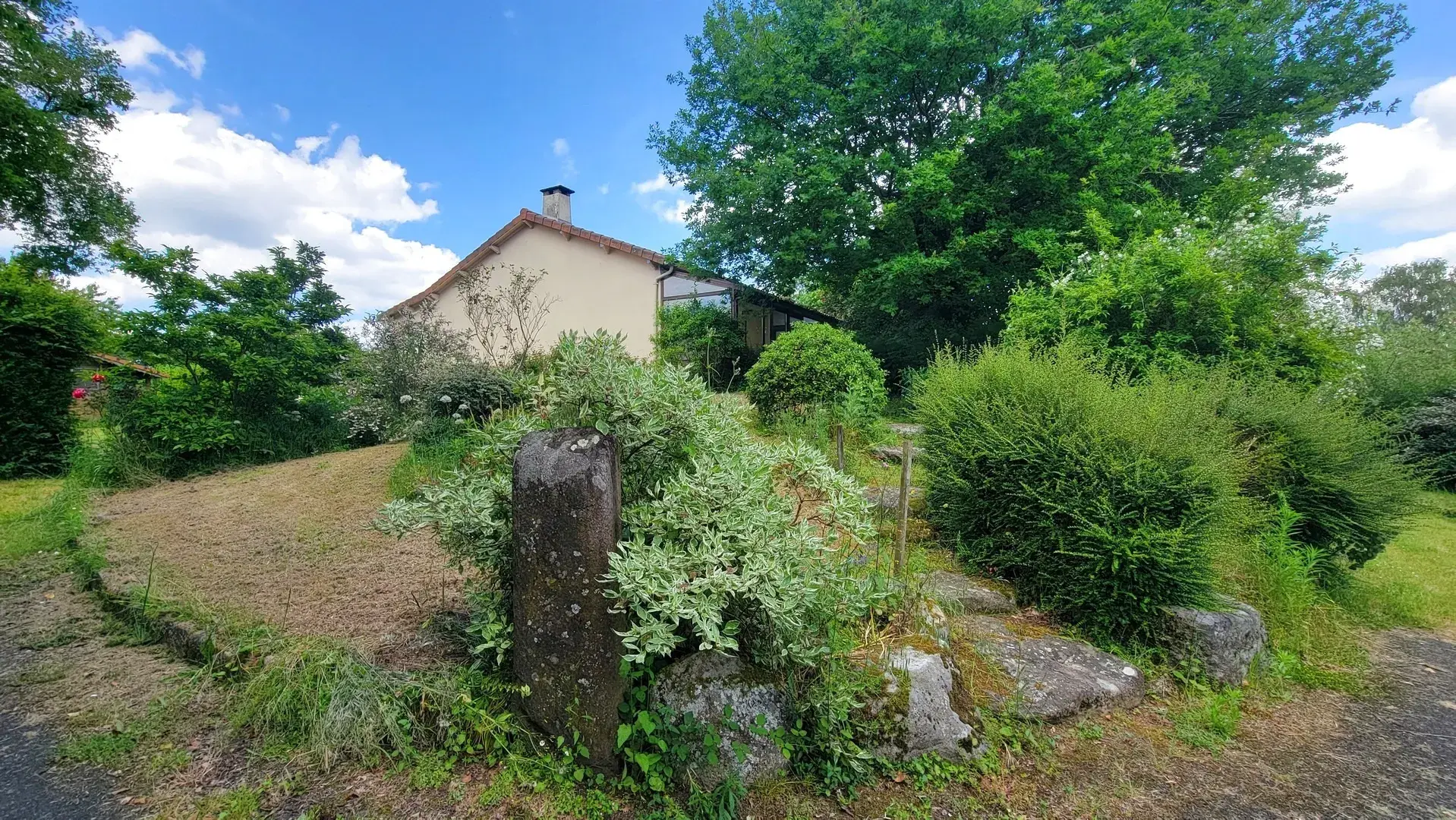 Pavillon à vendre : 4 chambres, cadre paisible à 10 min de Chemillé 