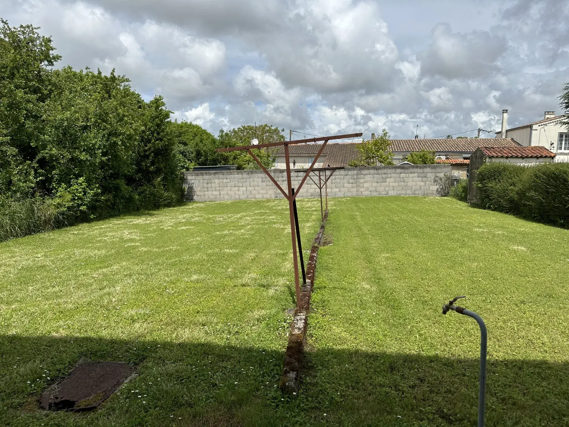 Vente maison traditionnelle à Semussac avec jardin constructible 