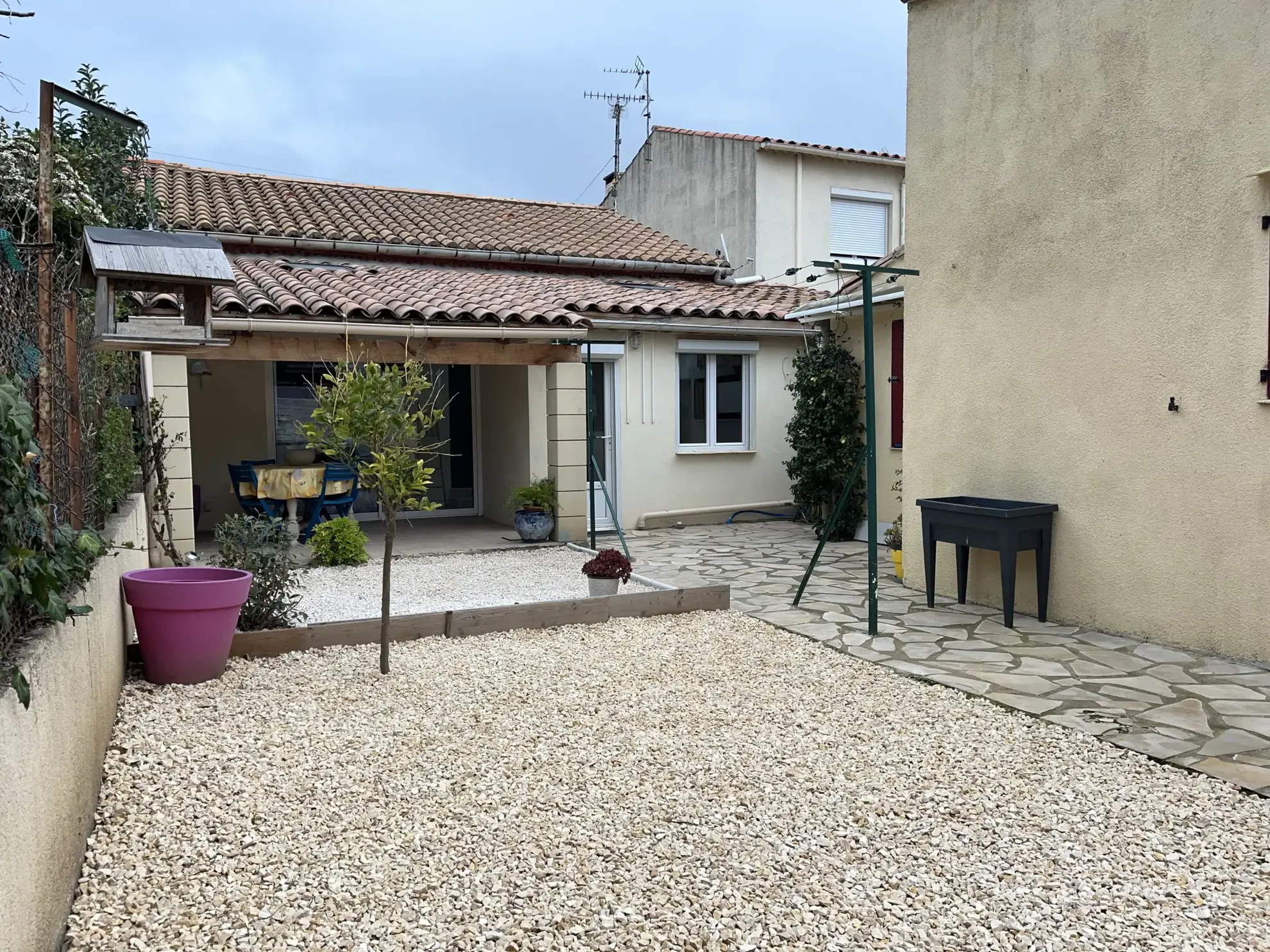 Maison rénovée de 95 m² à Lezignan-Corbieres avec jardin et garage 