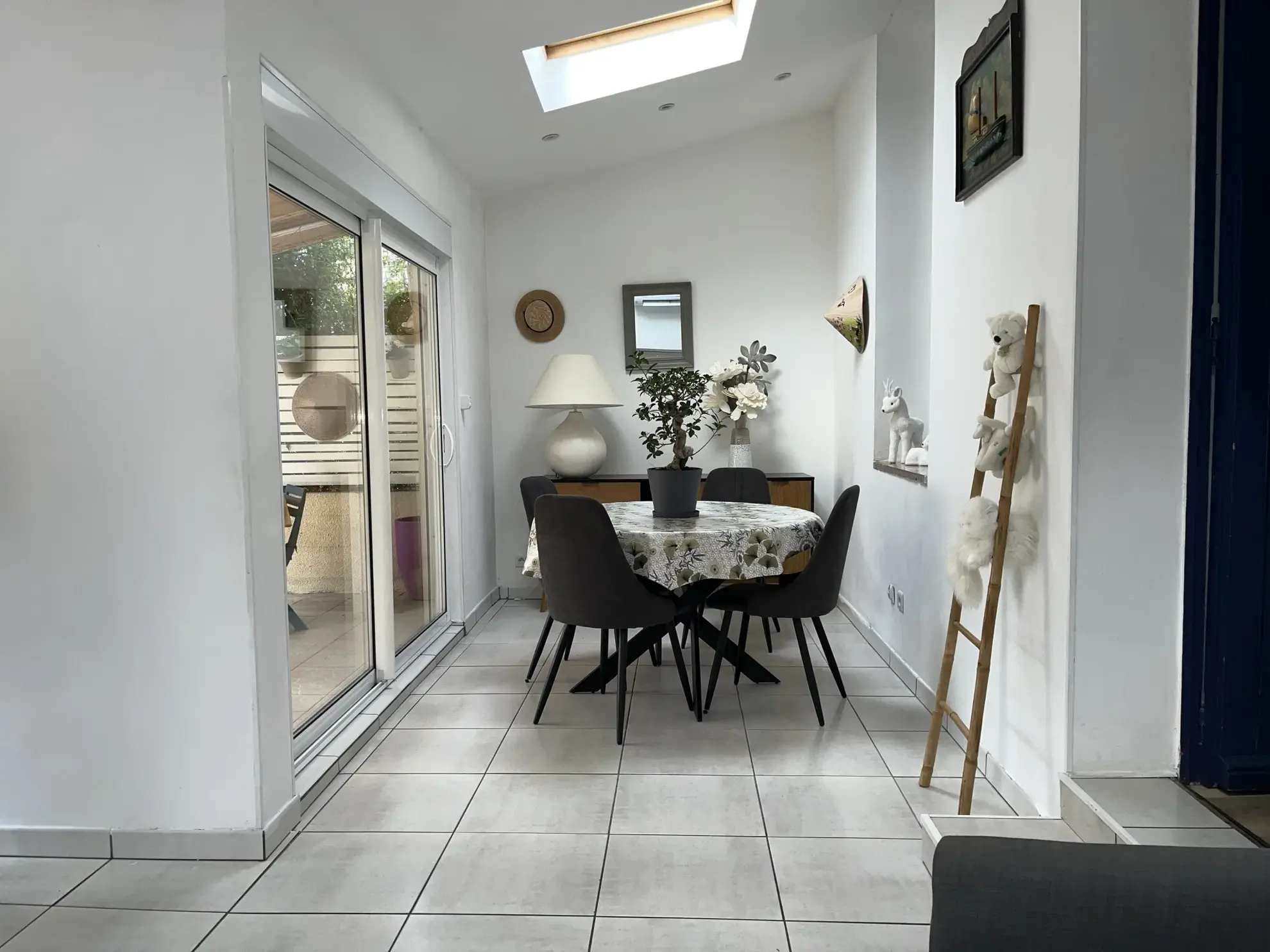 Maison rénovée de 95 m² à Lezignan-Corbieres avec jardin et garage 