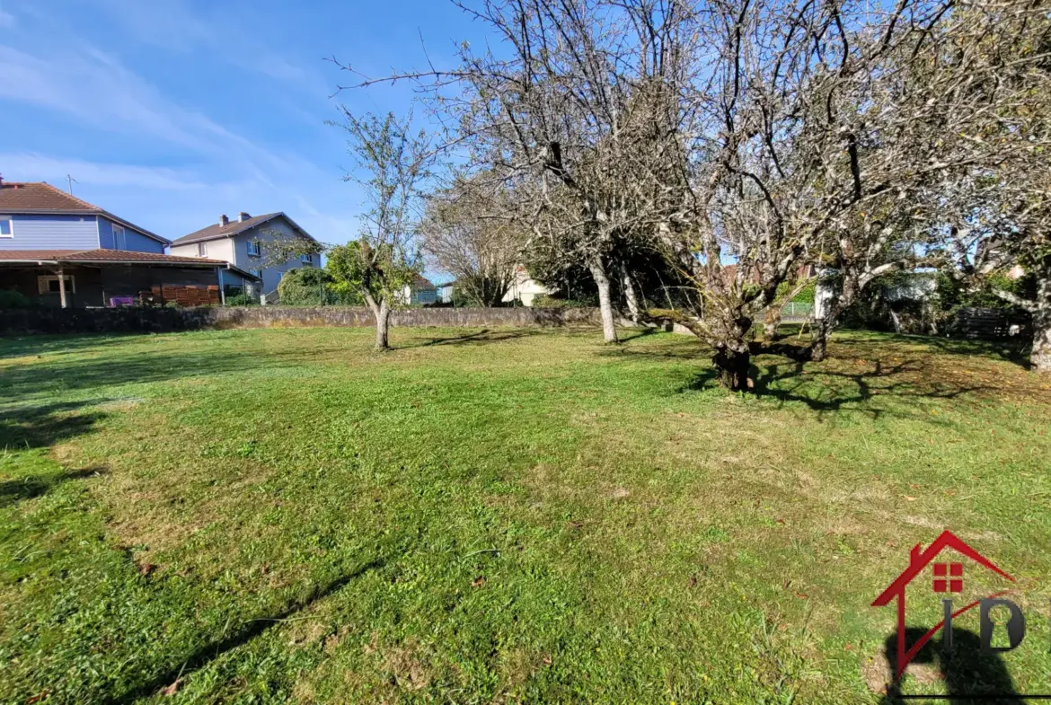 Terrain à bâtir de 711 m² à vendre à L'Isle-sur-le-Doubs 