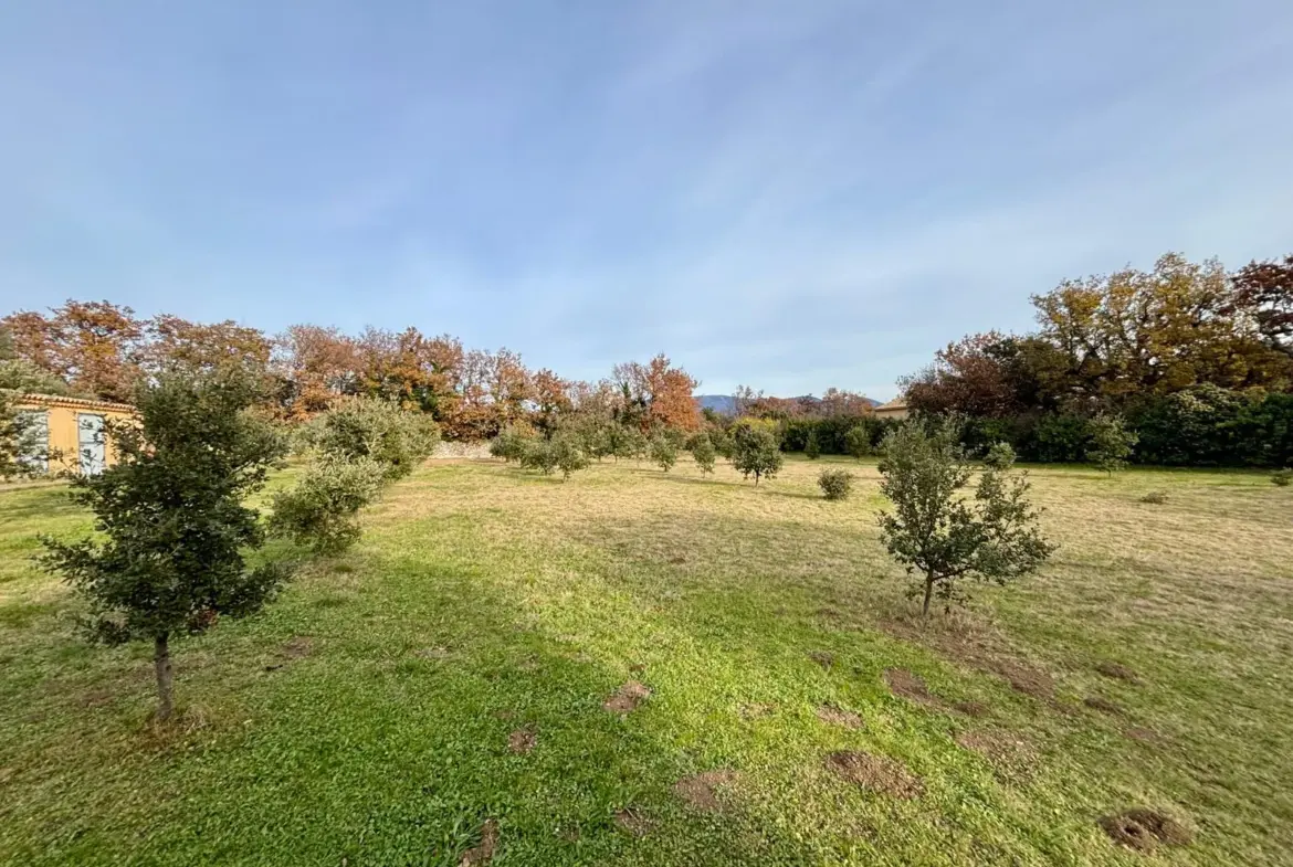 Terrain à bâtir de 1205 m² à Grignan - Rare en campagne 