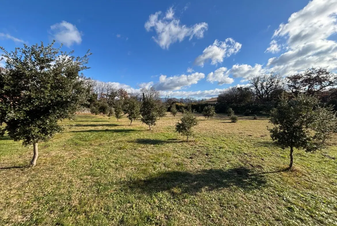 Terrain à bâtir de 1205 m² à Grignan - Rare en campagne 