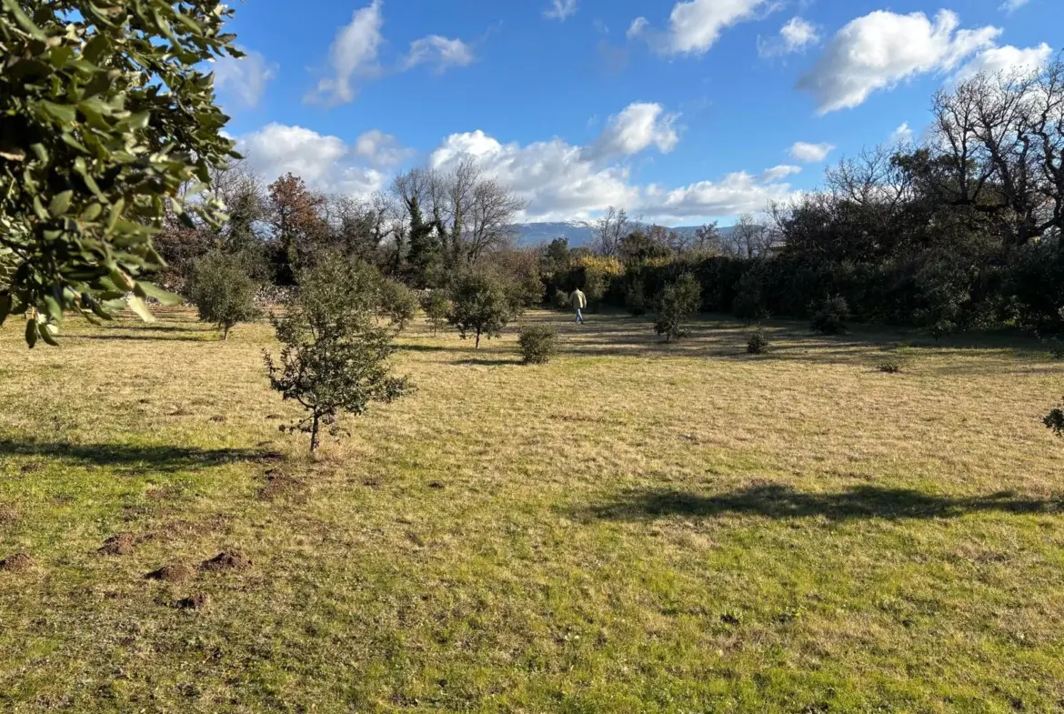 Terrain à bâtir de 1205 m² à Grignan - Rare en campagne 