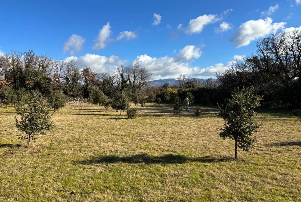 Terrain à bâtir de 1205 m² à Grignan - Rare en campagne 