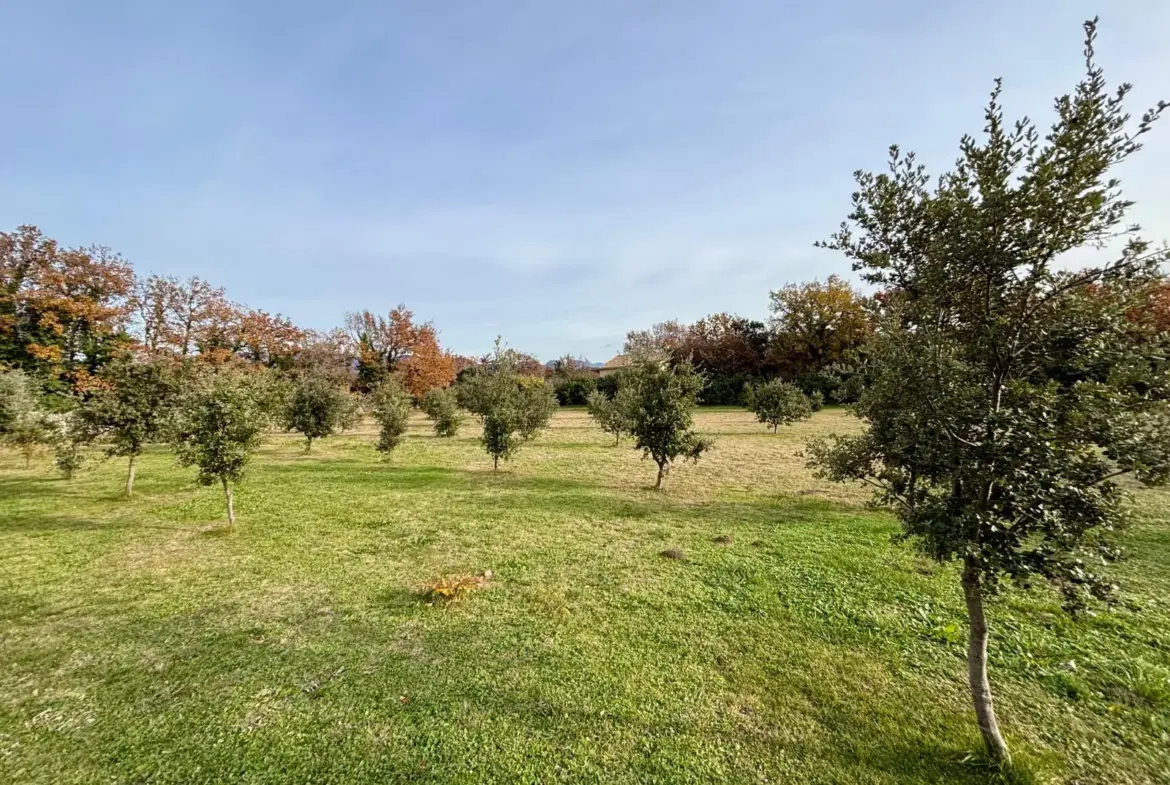 Terrain à bâtir de 1205 m² à Grignan - Rare en campagne 