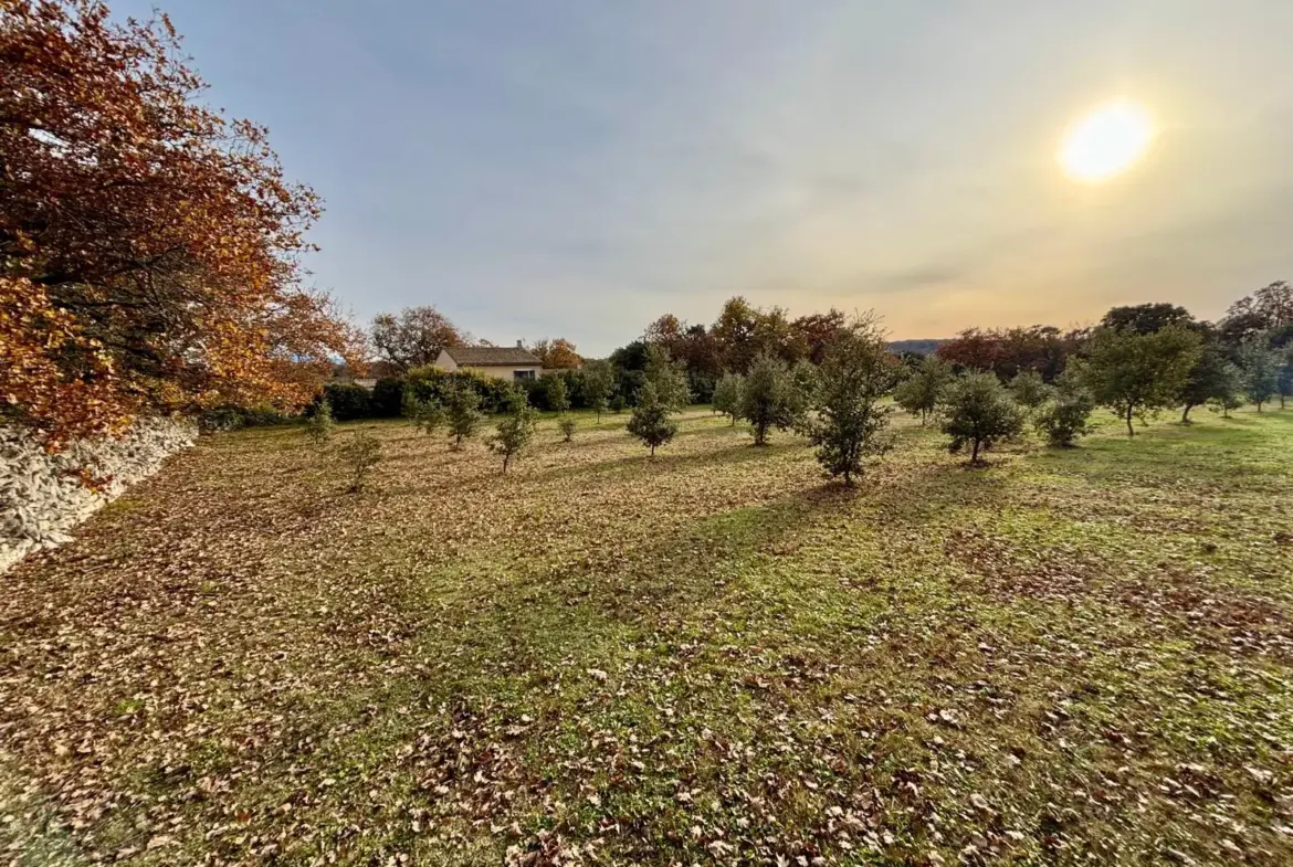 Terrain à bâtir de 1205 m² à Grignan - Rare en campagne 