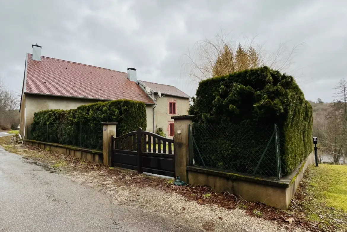 À vendre : ancienne ferme à rénover à Melisey sur 15 ares 