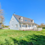 Maison en bois récente avec 4 chambres à Porcaro