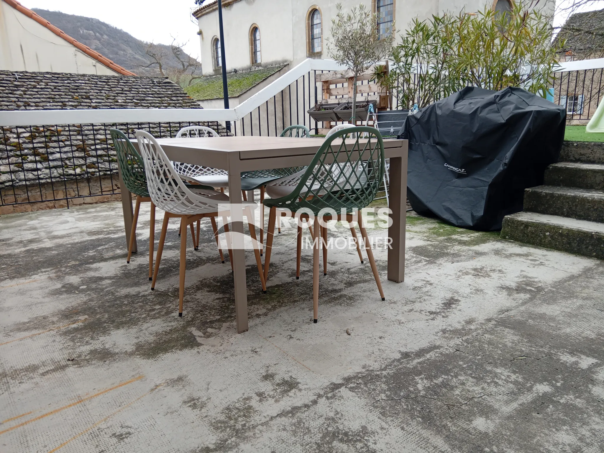 Maison familiale avec terrasse proche de Millau 