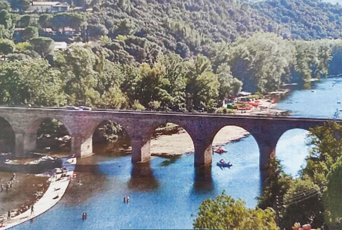 Maison de village à Roquebrun avec garage de 20 m² 