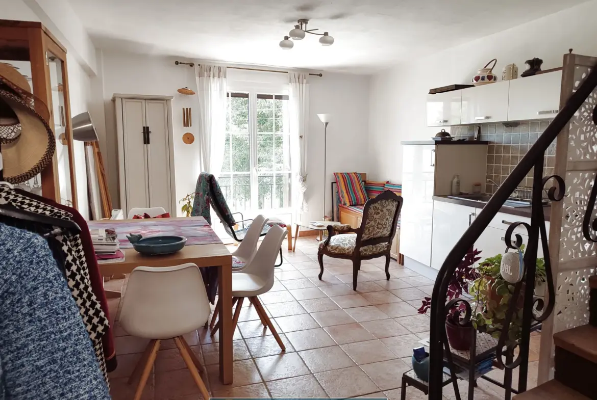 Maison de village à Roquebrun avec garage de 20 m² 