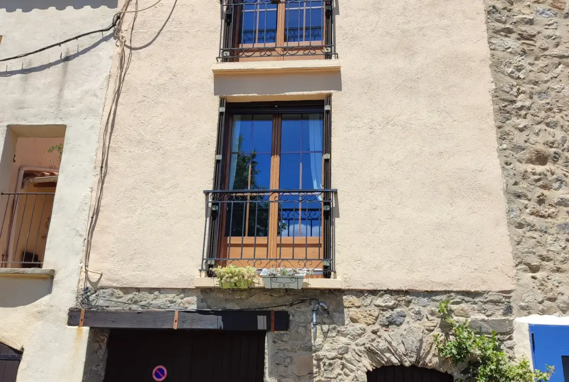 Maison de village à Roquebrun avec garage de 20 m² 