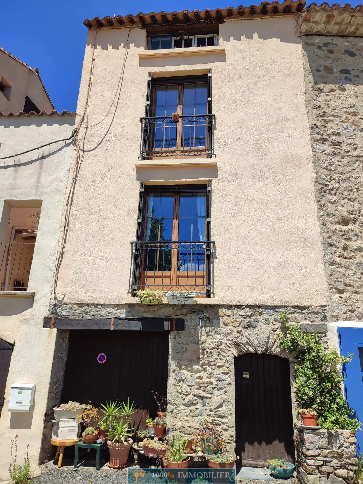 Maison de village à Roquebrun avec garage de 20 m² 