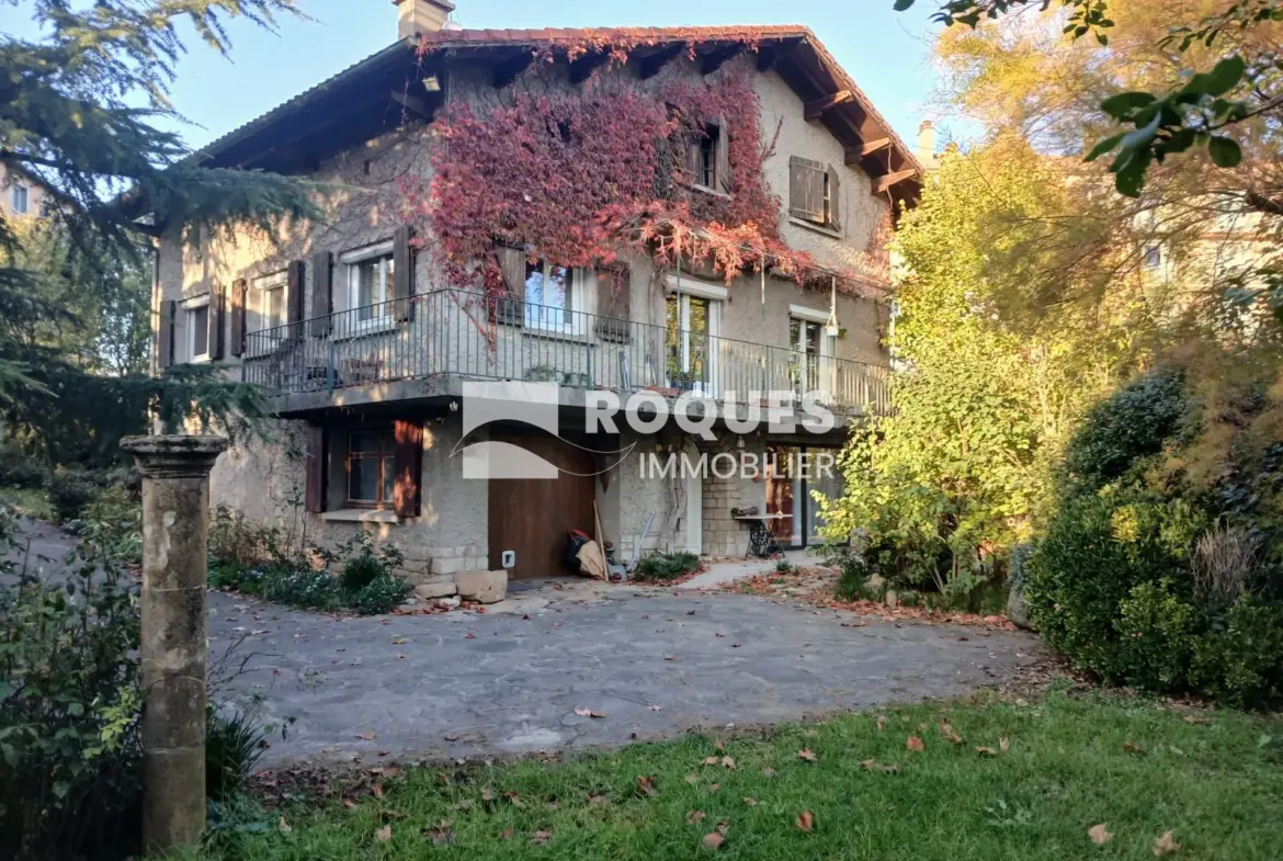 Maison spacieuse avec parc à Millau, vue sur le Larzac 