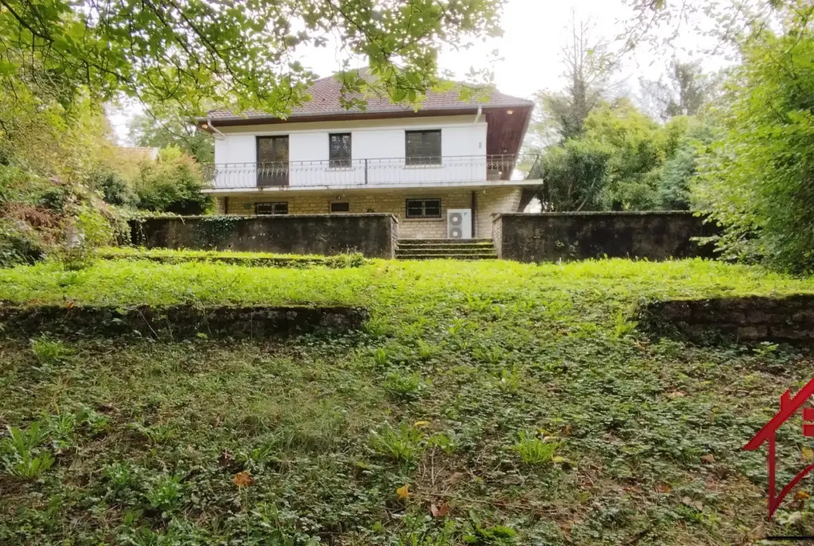 Pavillon spacieux de 175 m² avec 5 chambres à Chaumont 