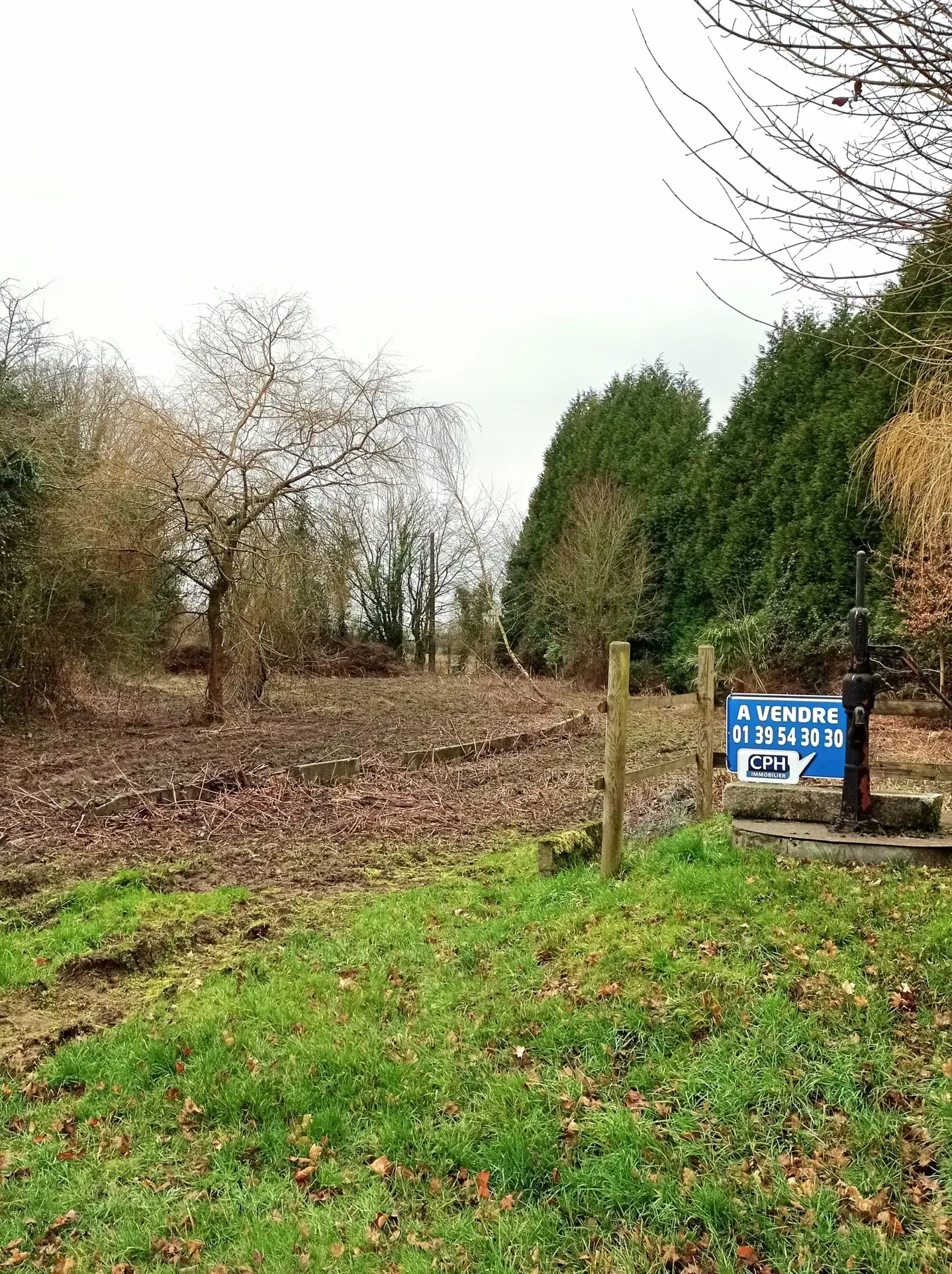 Terrain constructible de 1845 m² à Familly, proche de Livarot 