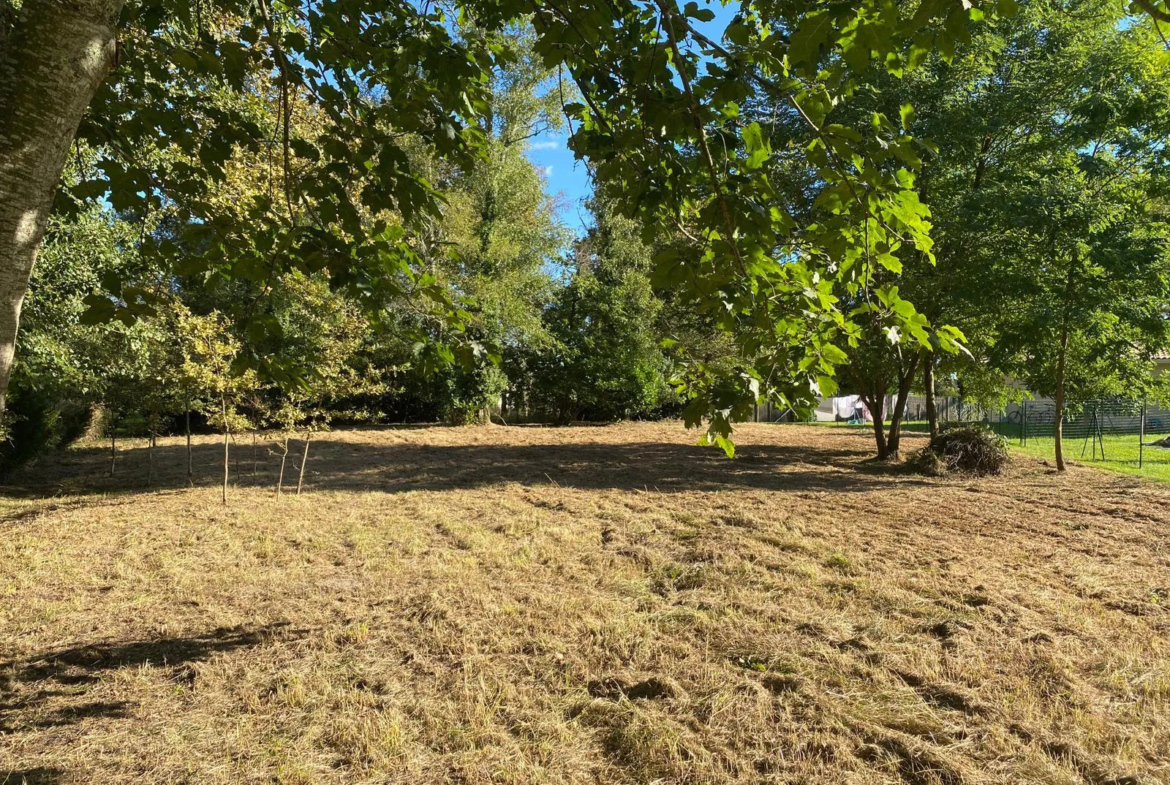 Terrain à bâtir de 1 348 m² à Bazas 