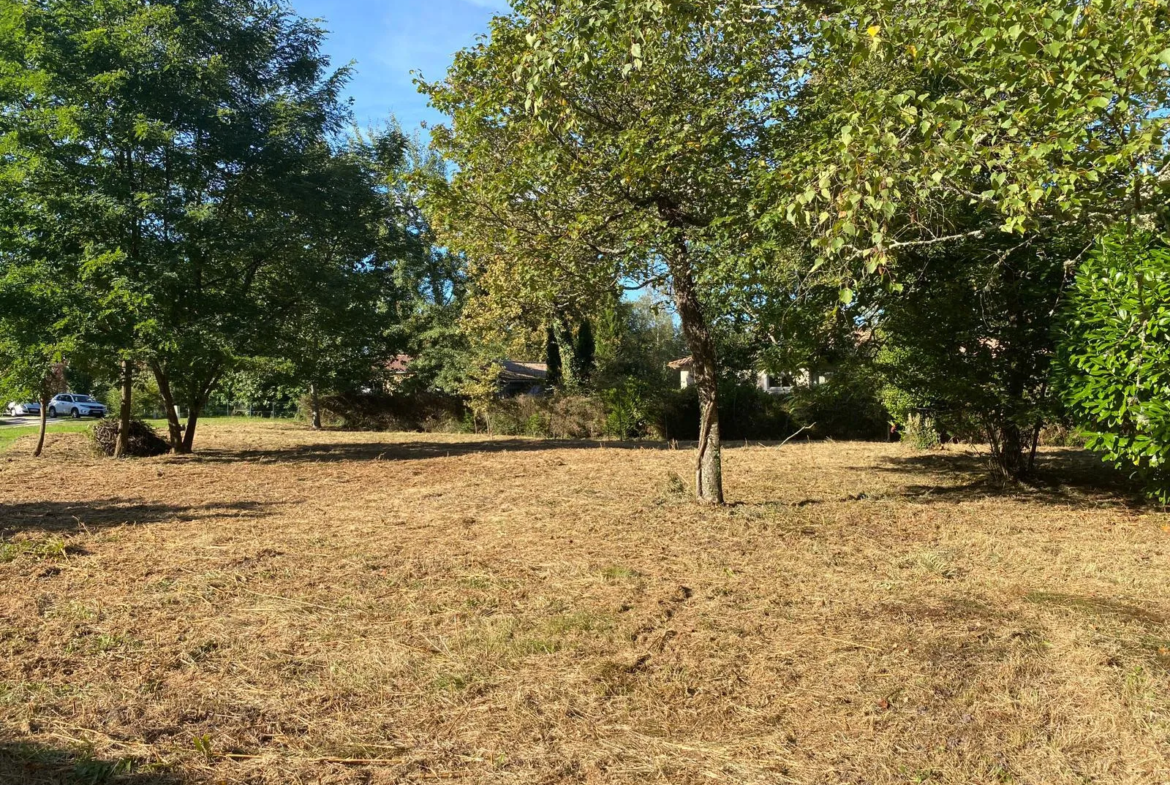 Terrain à bâtir de 1 348 m² à Bazas 